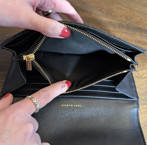 Tory Burch Black Quilted Leather Wallet - Picture 8 of 10